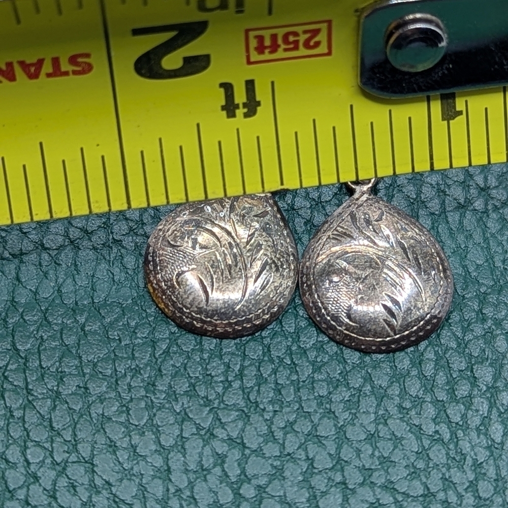 ❤️ Vintage Sterling Silver Etched Teardrop Dangle Earrings ✨ - Picture 3 of 3